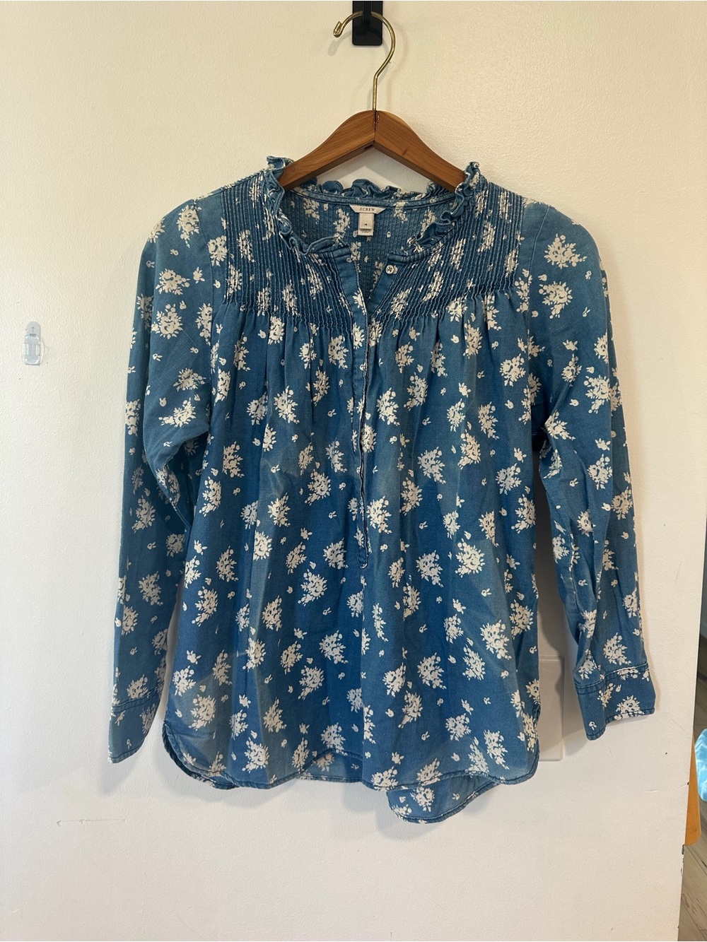 J. Crew Blue White Floral Ruffled Round Neck Button Long Sleeve Blouse Women’s 4